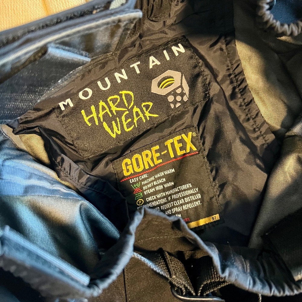 Mountain hardware gore-Tex women’s ski pants, XS